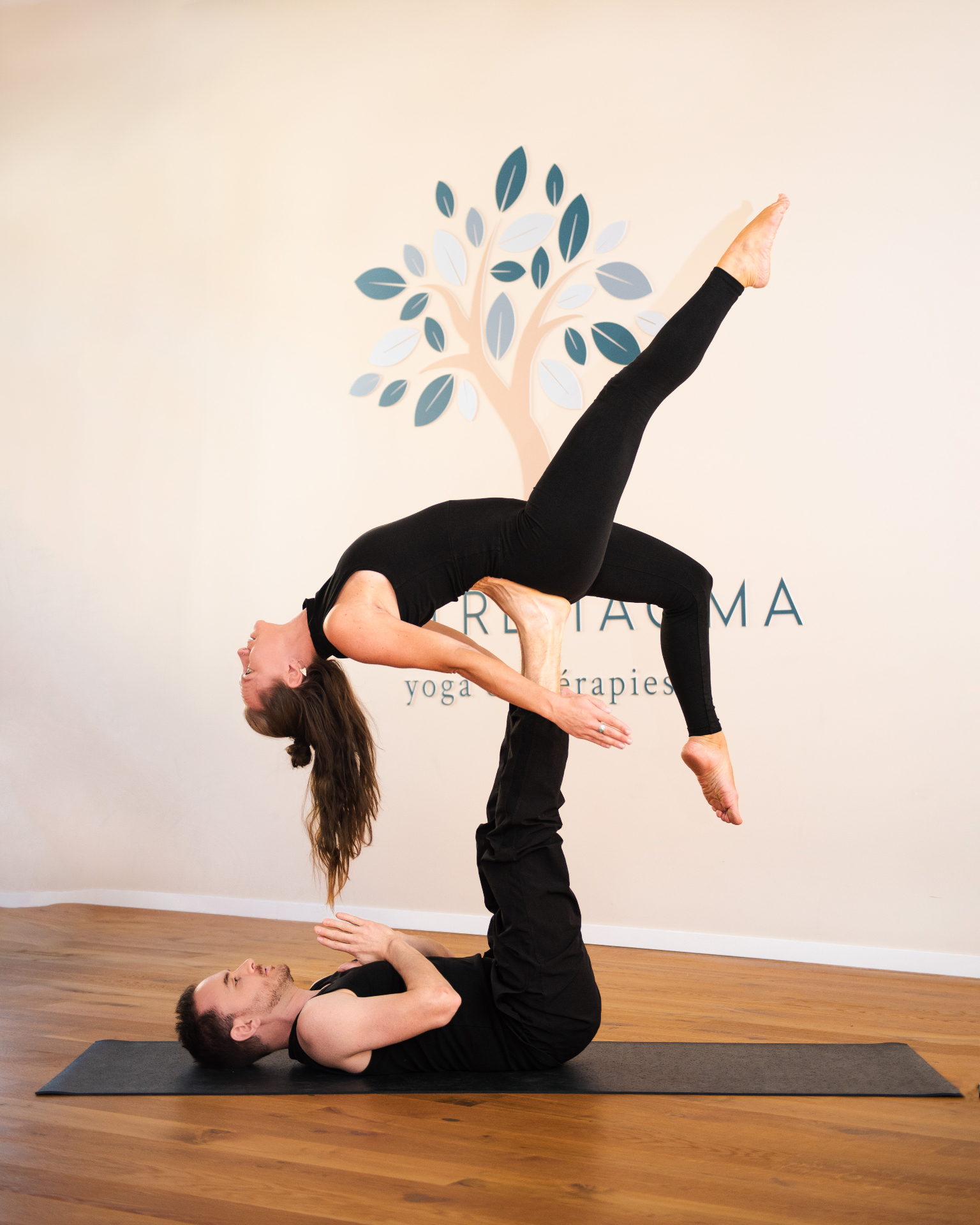 Acro yoga au bord du lac de Bienne, pratique en communauté